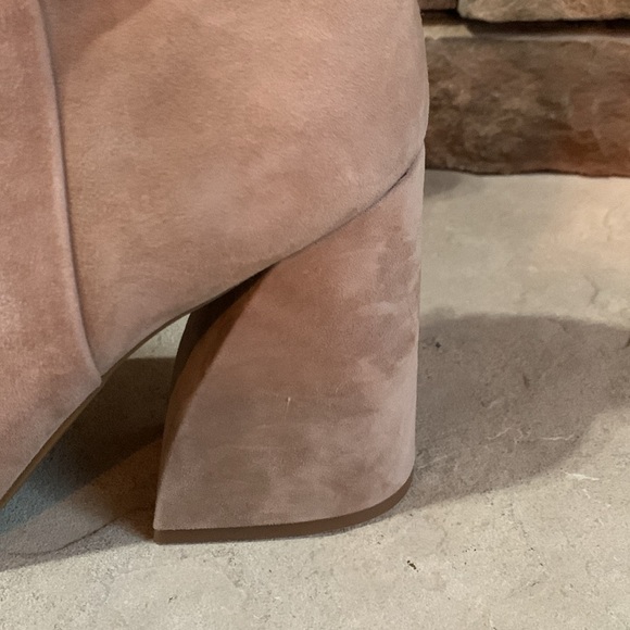 Gianni Bini sz 10 taupe pointed toe chunky heel suede NWOT booties - Picture 2 of 8